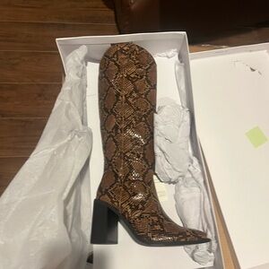 Snakeskin Pattern Heeled Boots